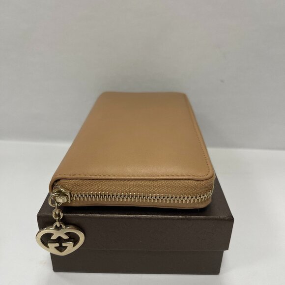 Gucci Zip Around Wallet w/ GG Heart Zipper Pull - Tan - Preowned - Picture 3 of 10